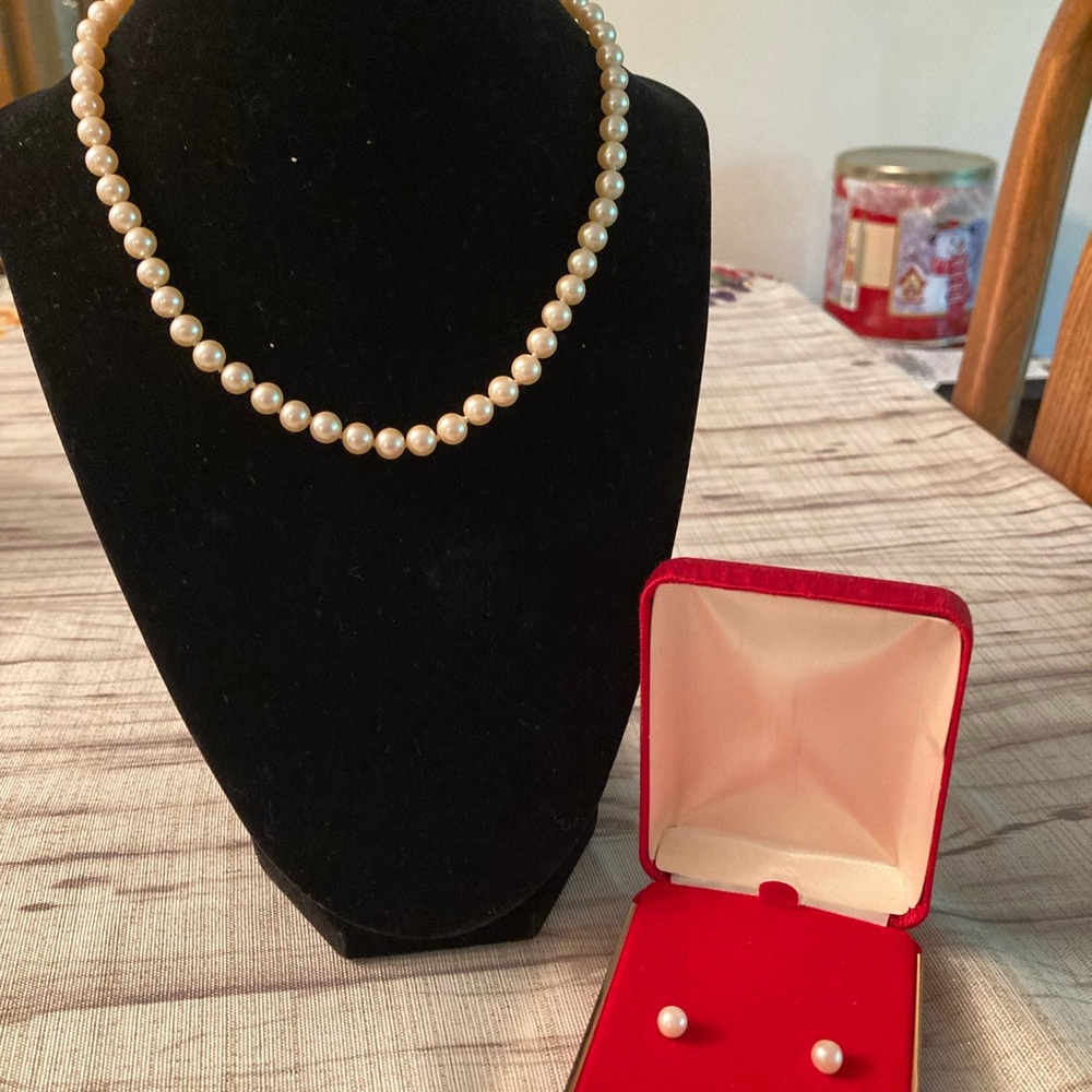 Classic White Pearl Necklace Timeless Jewelry
